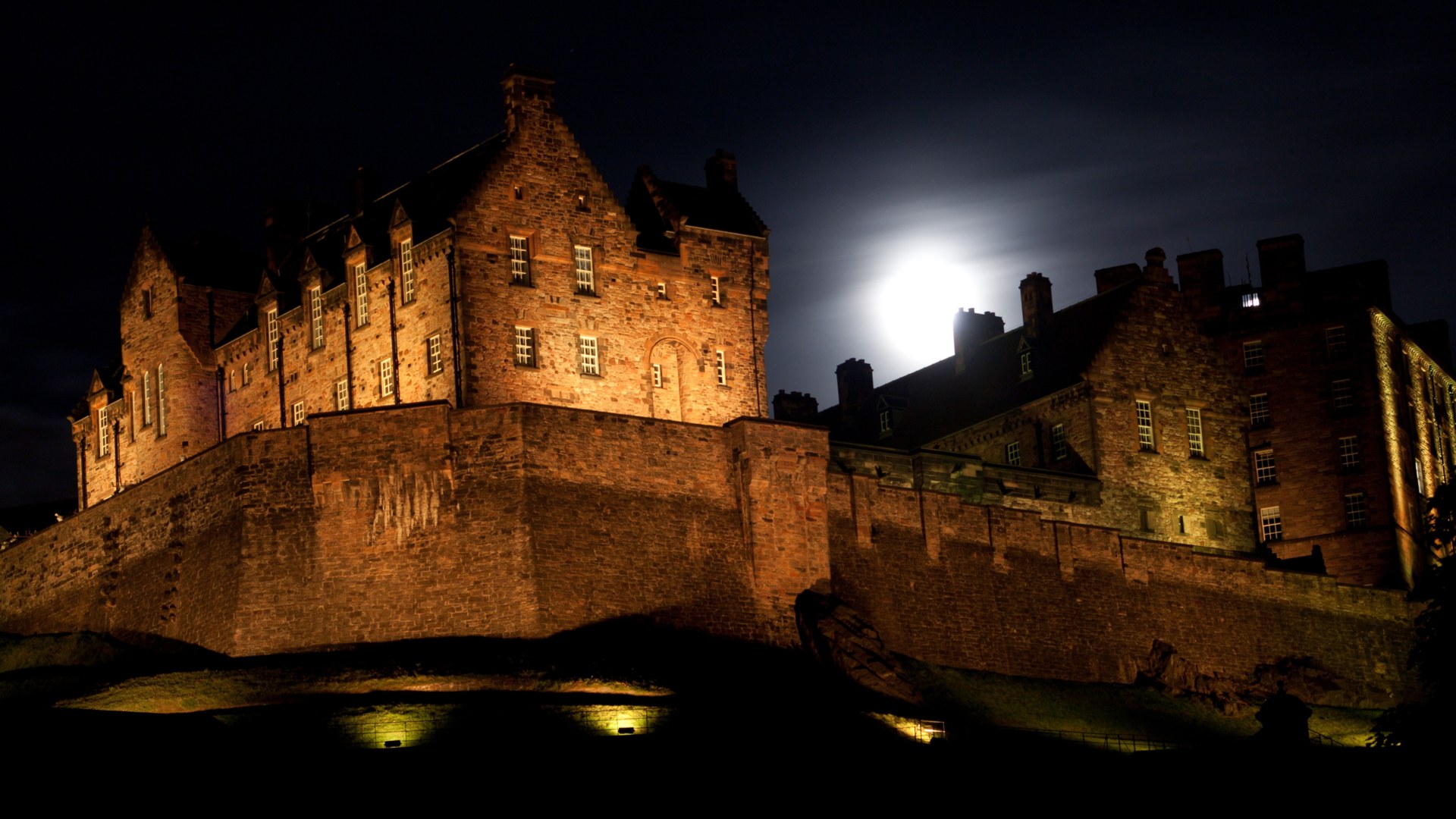 Edinburgh Castle is one of the haunted places in Edinburgh